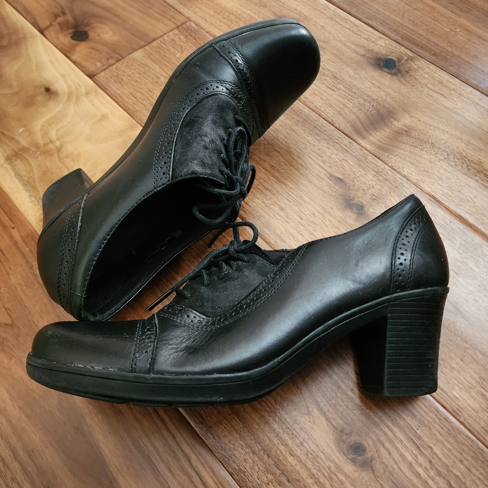 Clark's women's heels Size 9.5
